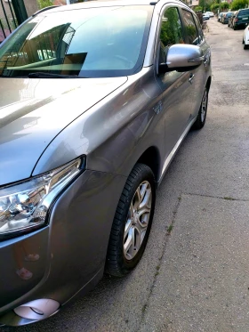 Mitsubishi Outlander 2.0  phev plug in hibrid | Mobile.bg    13