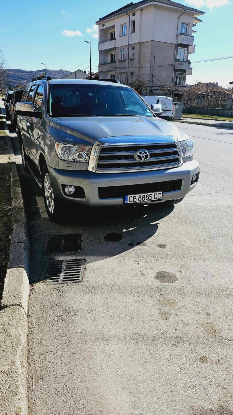 Toyota Sequoia, снимка 2 - Автомобили и джипове - 45096526