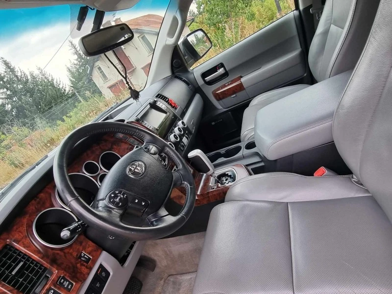 Toyota Sequoia, снимка 3 - Автомобили и джипове - 45096526