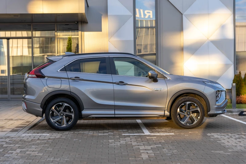 Mitsubishi Eclipse Cross 2.4 PHEV PLUG-IN, снимка 4 - Автомобили и джипове - 48429321