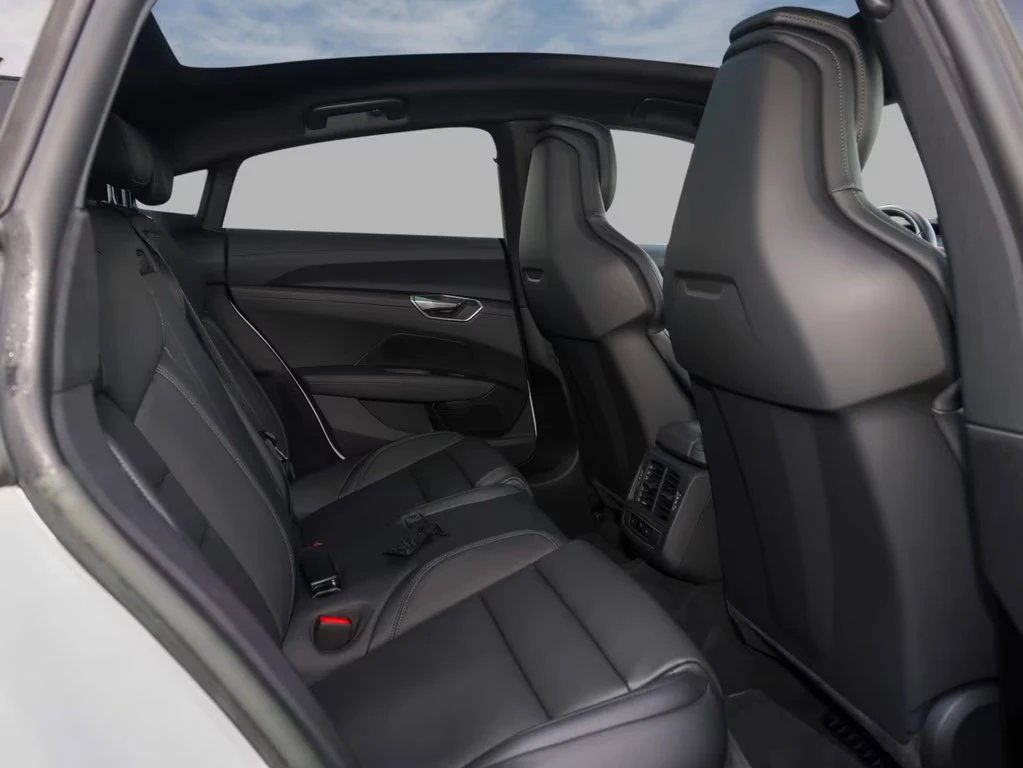 Audi Q2 QUATTRO/476HP/MATRIX/PANO/360/ACC/MEMO/233z, снимка 11 - Автомобили и джипове - 54040255