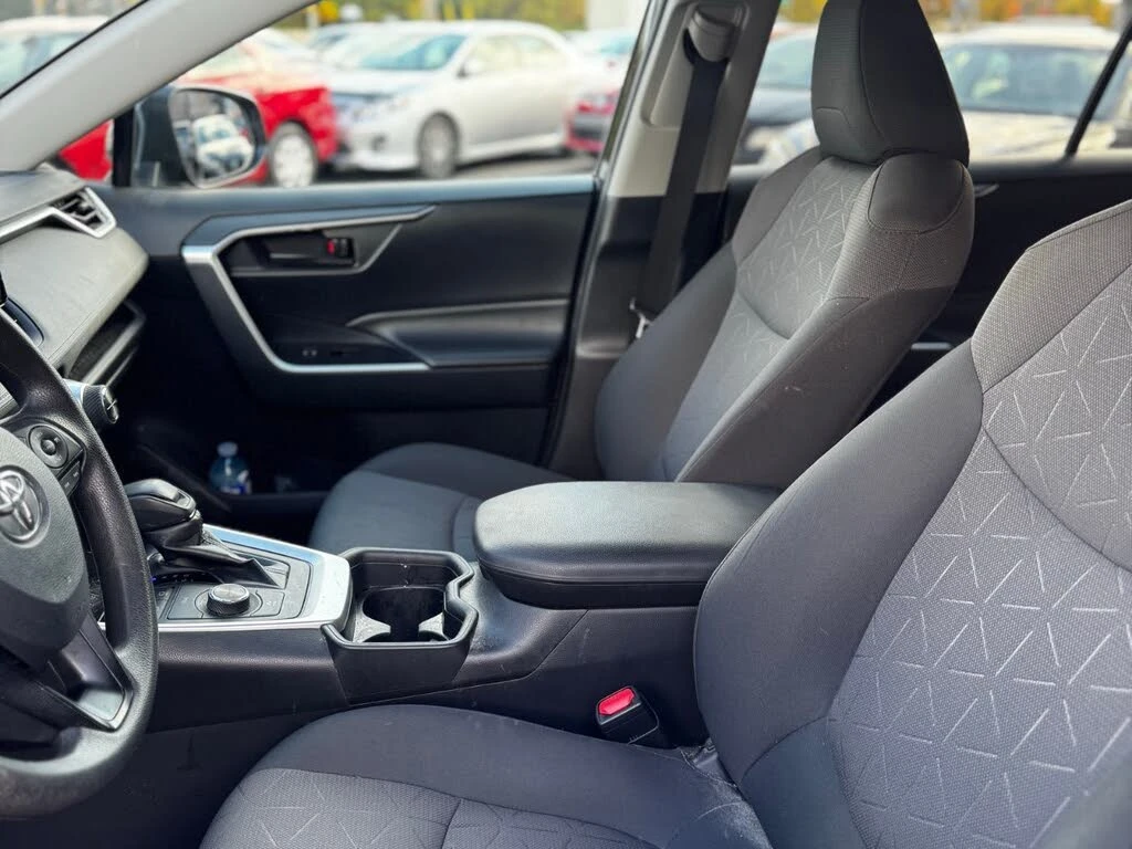 Toyota Rav4 Hybrid LE AWD* , снимка 9 - Автомобили и джипове - 54060745