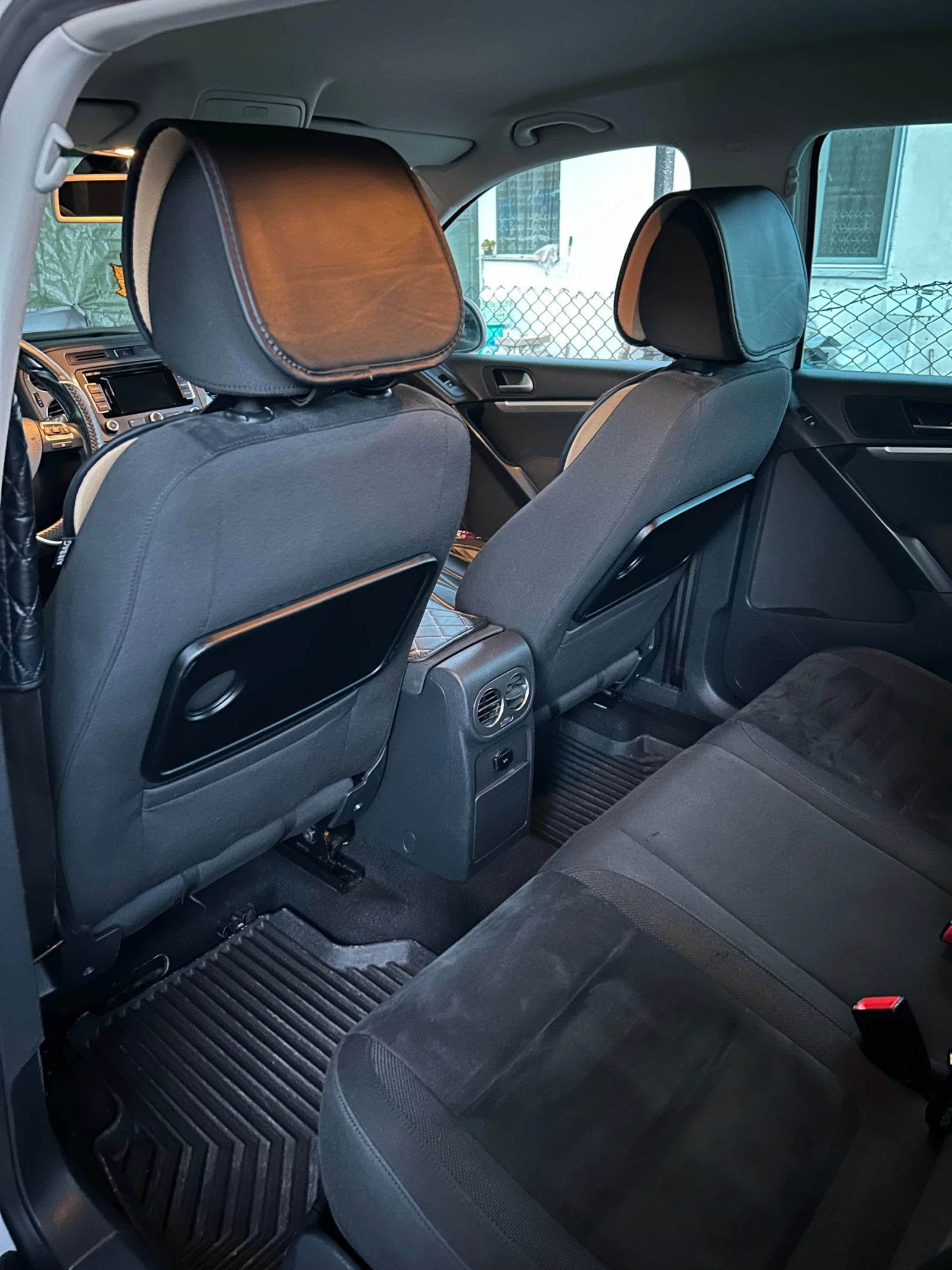 VW Tiguan, снимка 11 - Автомобили и джипове - 54109008