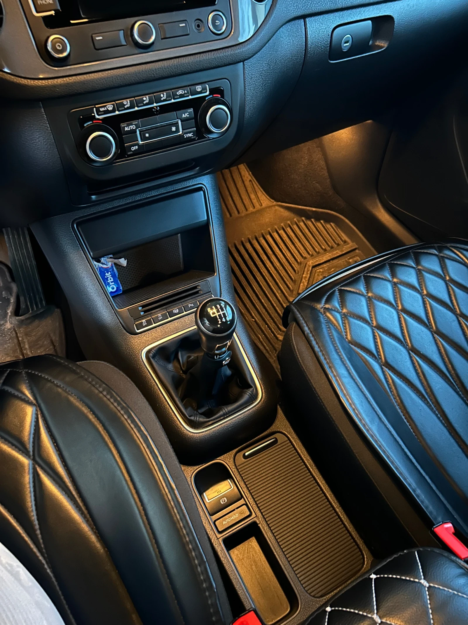 VW Tiguan, снимка 6 - Автомобили и джипове - 54109008