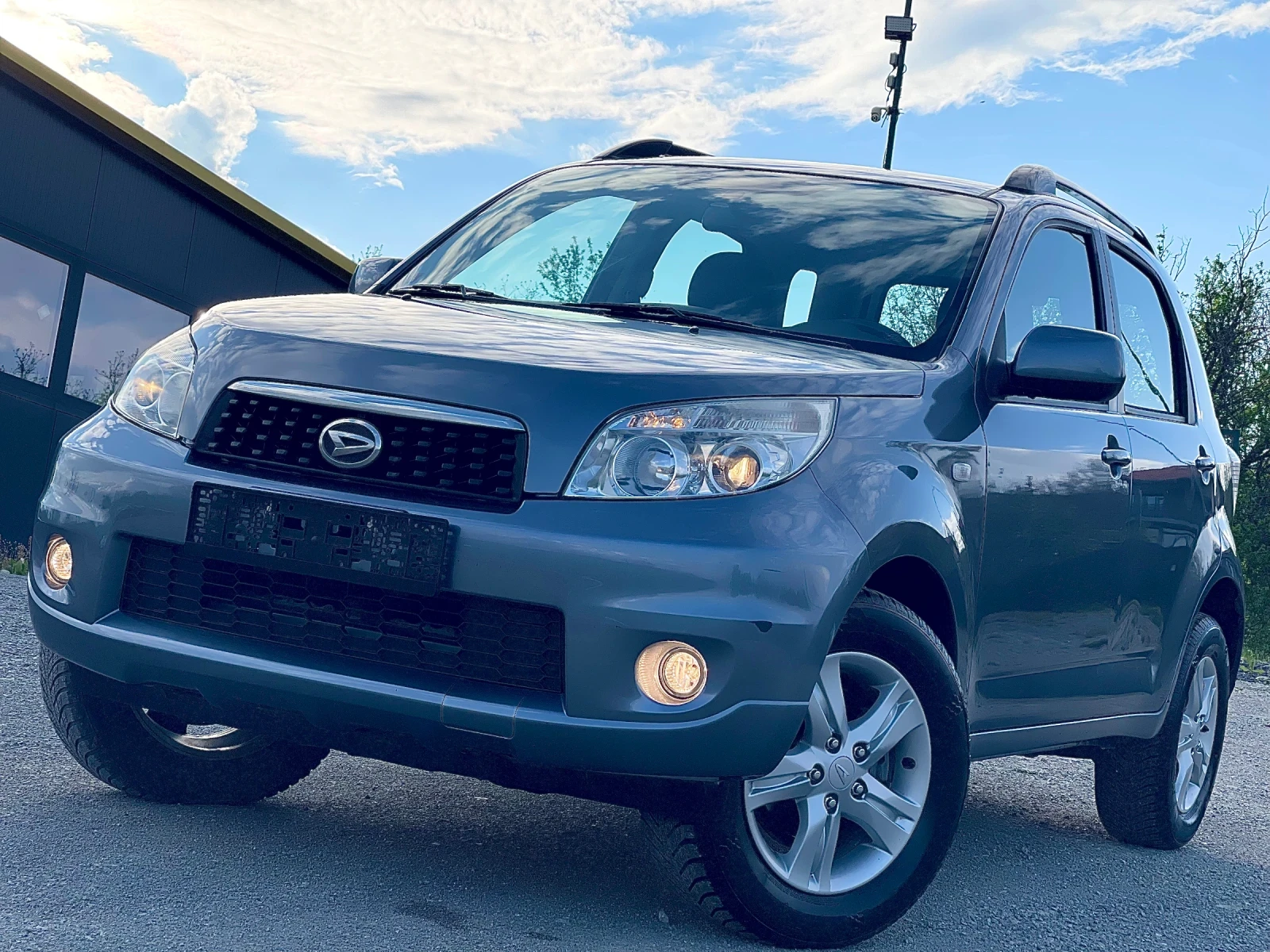 Daihatsu Terios 1.5i ГАЗ 4х4 FACELIFT УНИКАТ, снимка 3 - Автомобили и джипове - 54290439