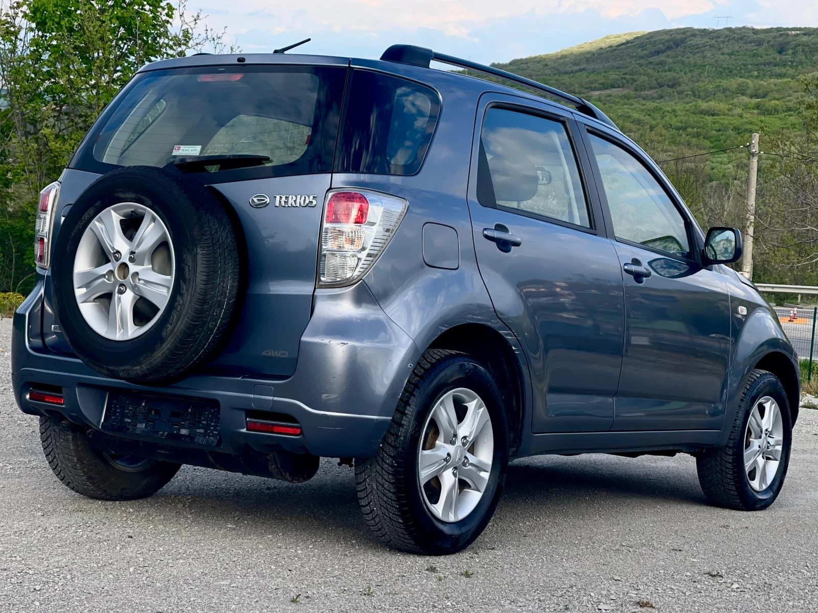 Daihatsu Terios 1.5i ГАЗ 4х4 FACELIFT УНИКАТ, снимка 8 - Автомобили и джипове - 54290439