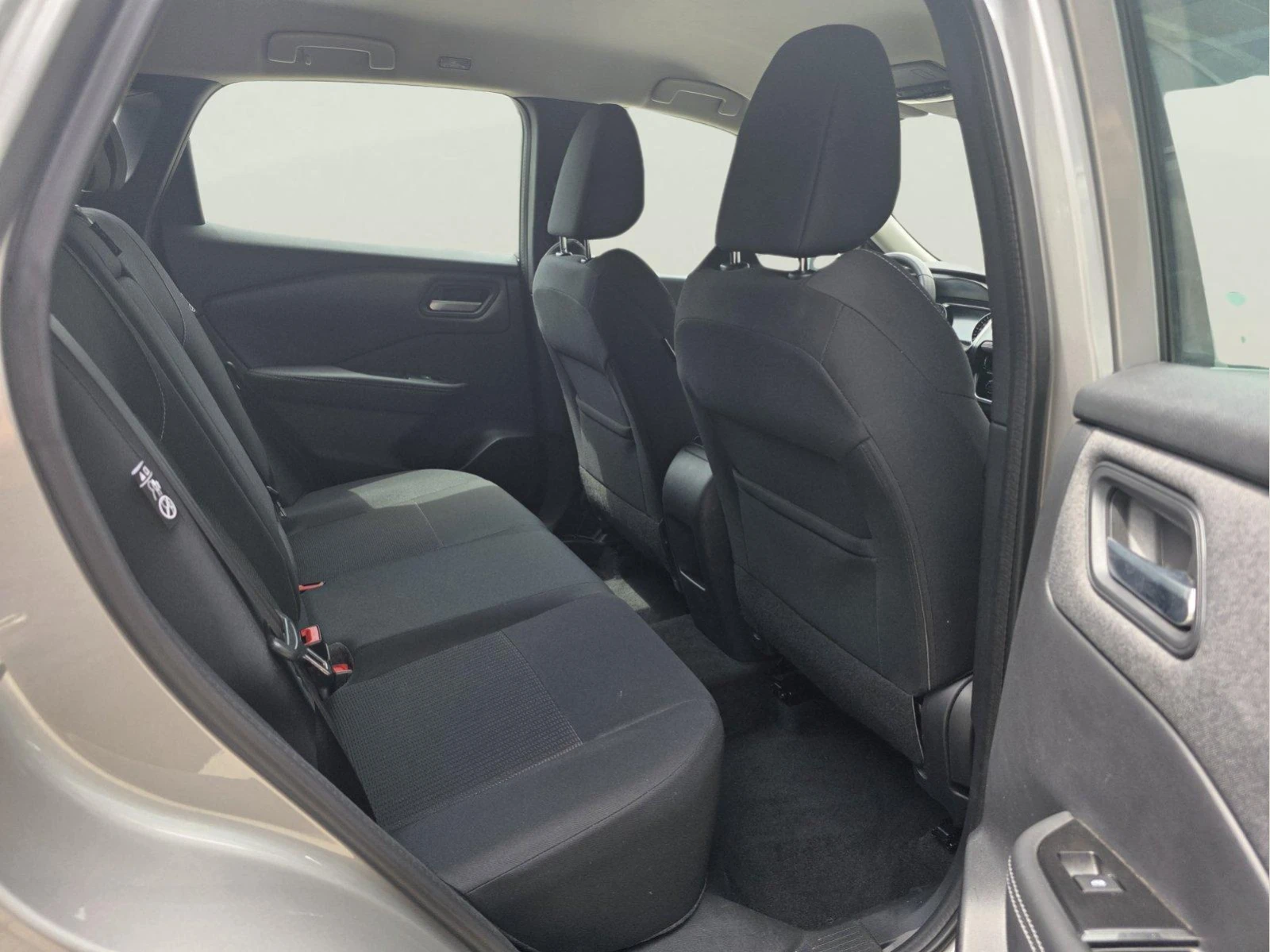 Nissan Qashqai 1.3 TCE, снимка 10 - Автомобили и джипове - 54569088