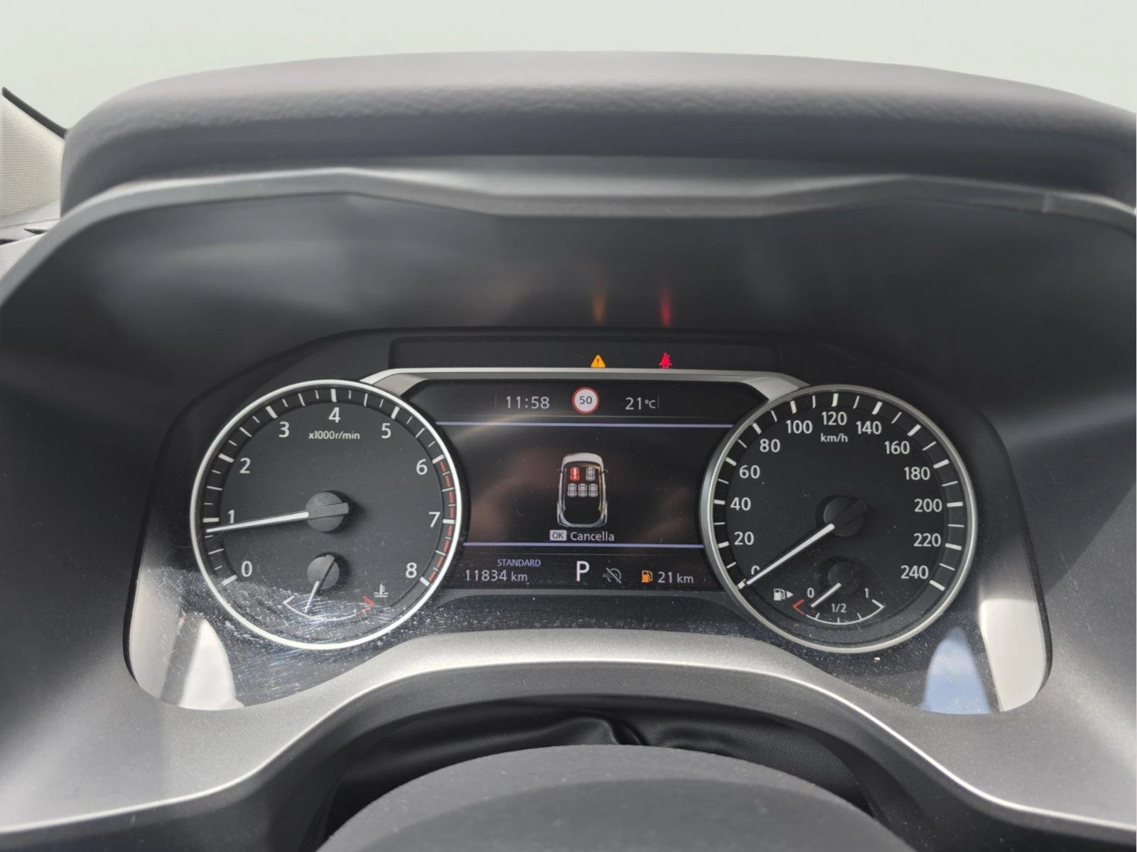 Nissan Qashqai 1.3 TCE, снимка 12 - Автомобили и джипове - 54569088