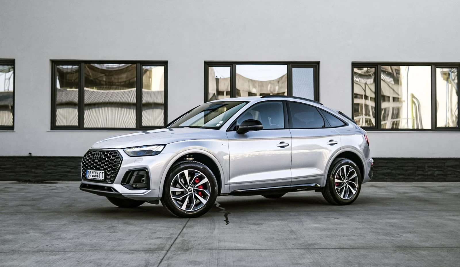 Audi Q5  Sportback 40 TDI quattro S line Matrix, снимка 2 - Автомобили и джипове - 55499742