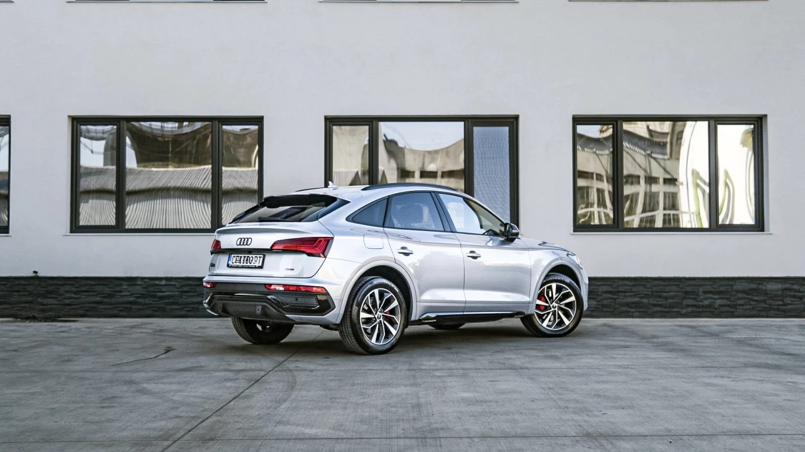 Audi Q5  Sportback 40 TDI quattro S line Matrix, снимка 3 - Автомобили и джипове - 55499742