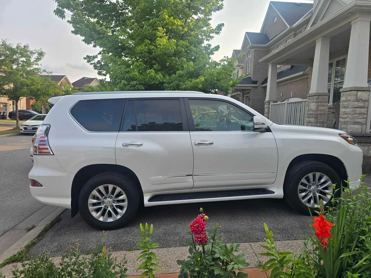 Lexus GX 460 * 4WD 4dr * АВТОКРЕДИТ БЕЗ ПЪРВОНАЧАЛНА ВНОСКА* , снимка 3 - Автомобили и джипове - 55588440