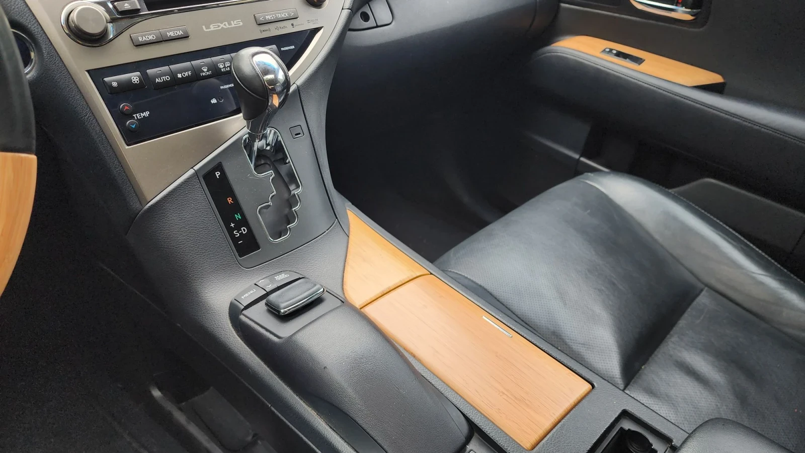 Lexus RX 450h, снимка 11 - Автомобили и джипове - 55977748