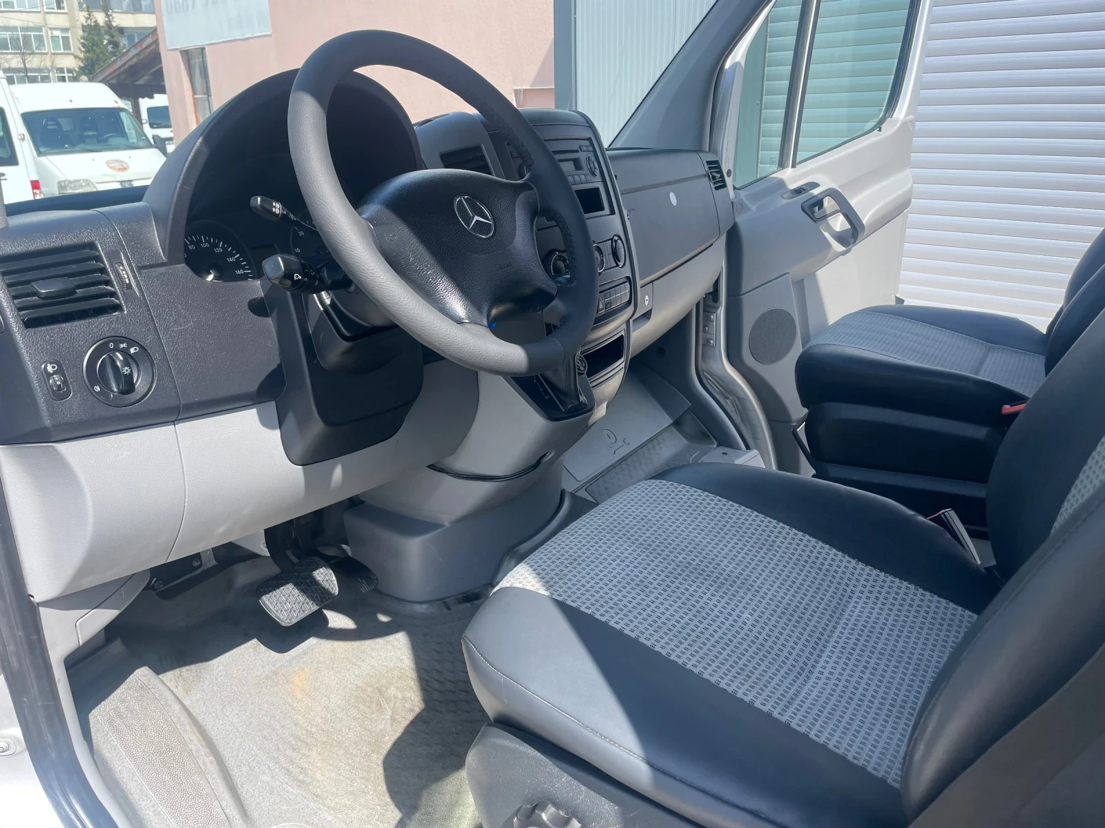 Mercedes-Benz Sprinter 315 CDI/КЛИМА/АВТОМАТИК/9-МЕСТЕН/АВТОПИЛОТ/ПЕЧКА, снимка 15 - Бусове и автобуси - 54040971