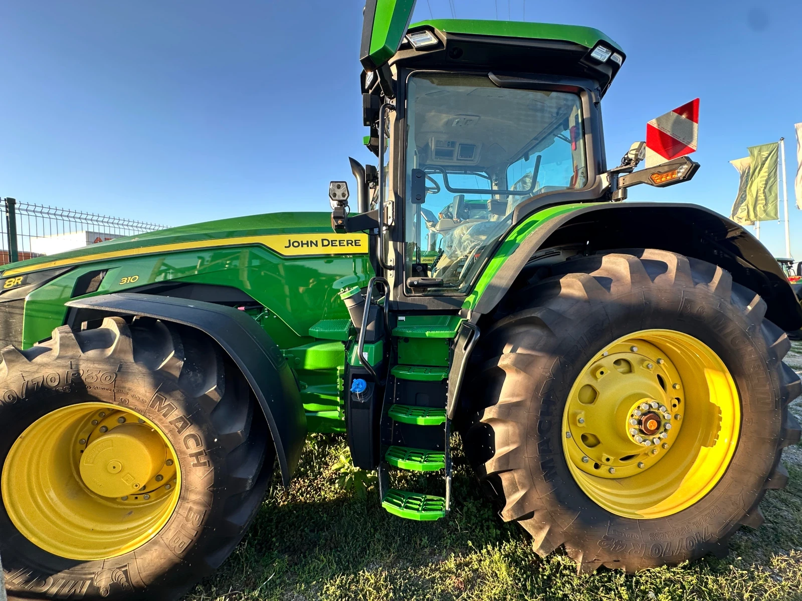  John Deere 8R310 e23  | Mobile.bg   16