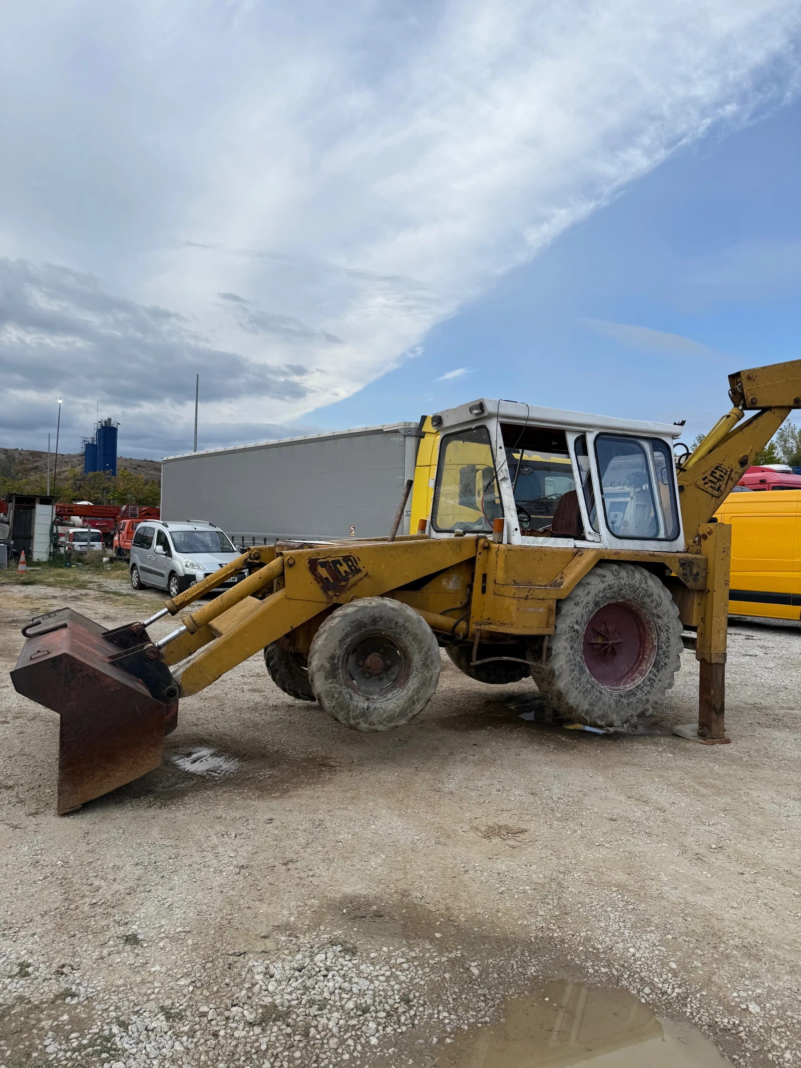 Багер JCB