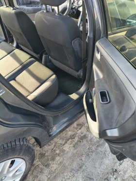 Peugeot 207 1.4 i Напълно обслужен, снимка 9