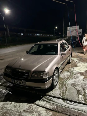 Mercedes-Benz 200, снимка 2