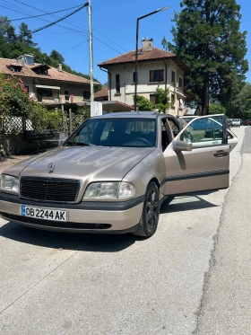 Mercedes-Benz 200, снимка 9