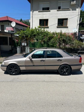 Mercedes-Benz 200, снимка 3