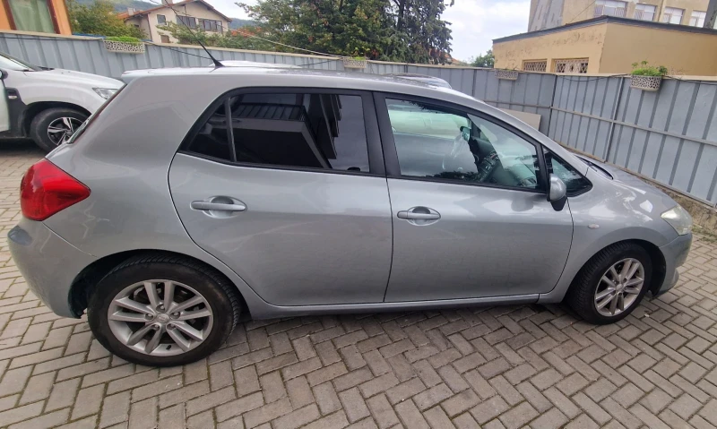 Toyota Auris 1.4 D4D, снимка 4 - Автомобили и джипове - 49170412