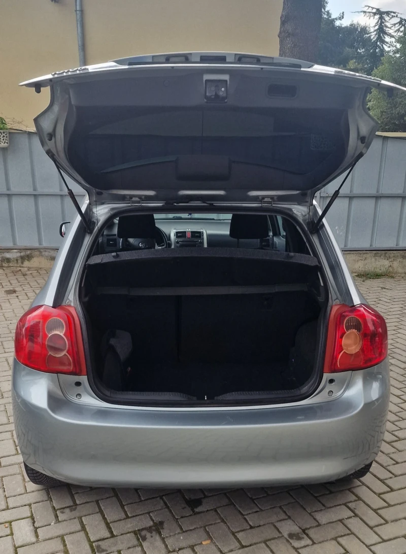 Toyota Auris 1.4 D4D, снимка 9 - Автомобили и джипове - 49170412