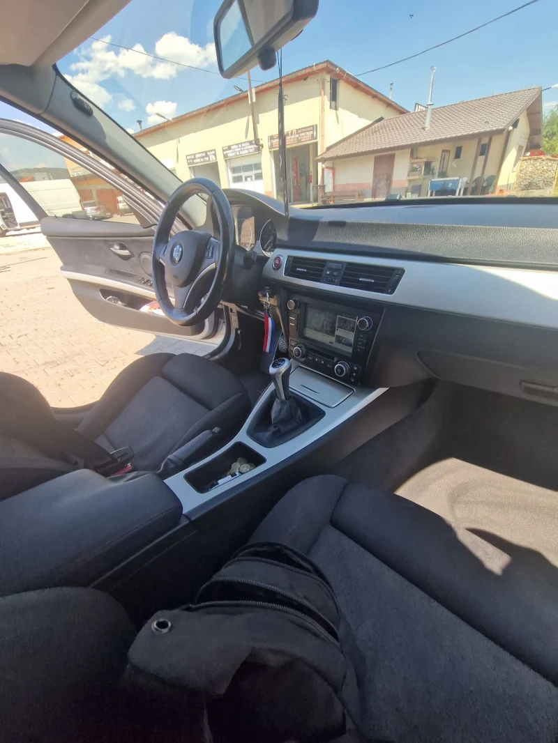 BMW 320, снимка 12 - Автомобили и джипове - 52502657