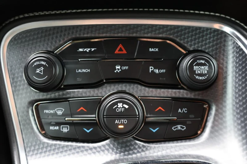 Dodge Challenger SRT* Hellcat* RWD* АвтоКредит* (ЦЕНА ДО БГ), снимка 12 - Автомобили и джипове - 52552343