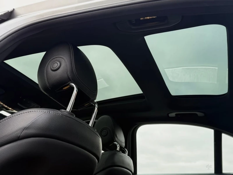 Mercedes-Benz C 300 * l 4MATIC l 18 Service Records l Luxury Pkg * CAR, снимка 14 - Автомобили и джипове - 52726556