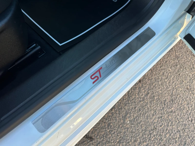 Ford Focus 1.0 SCTI ST LINE, снимка 17 - Автомобили и джипове - 53134618