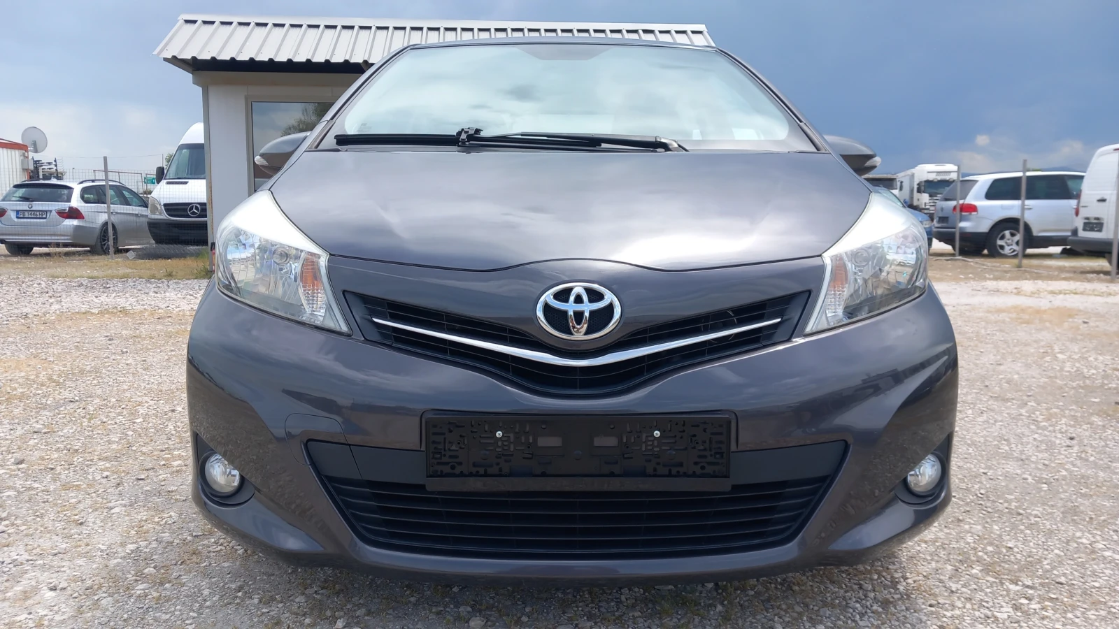 Toyota Yaris 1.4D-4D-6ск/КЛИМАТРОНИК/КАМЕРА/БЛУТУТ/ - изображение 5