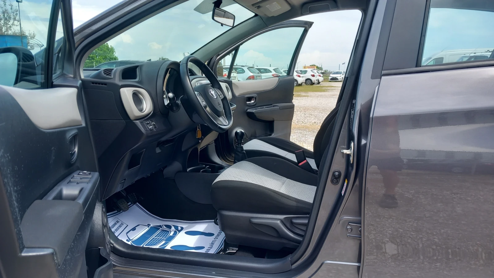 Toyota Yaris 1.4D-4D-6ск/КЛИМАТРОНИК/КАМЕРА/БЛУТУТ/ - изображение 8