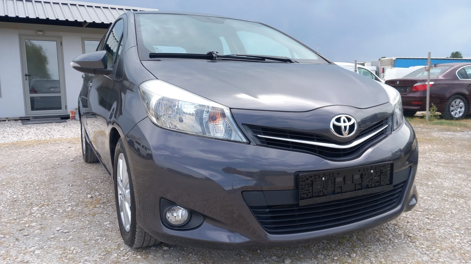 Toyota Yaris 1.4D-4D-6ск/КЛИМАТРОНИК/КАМЕРА/БЛУТУТ/ - изображение 2