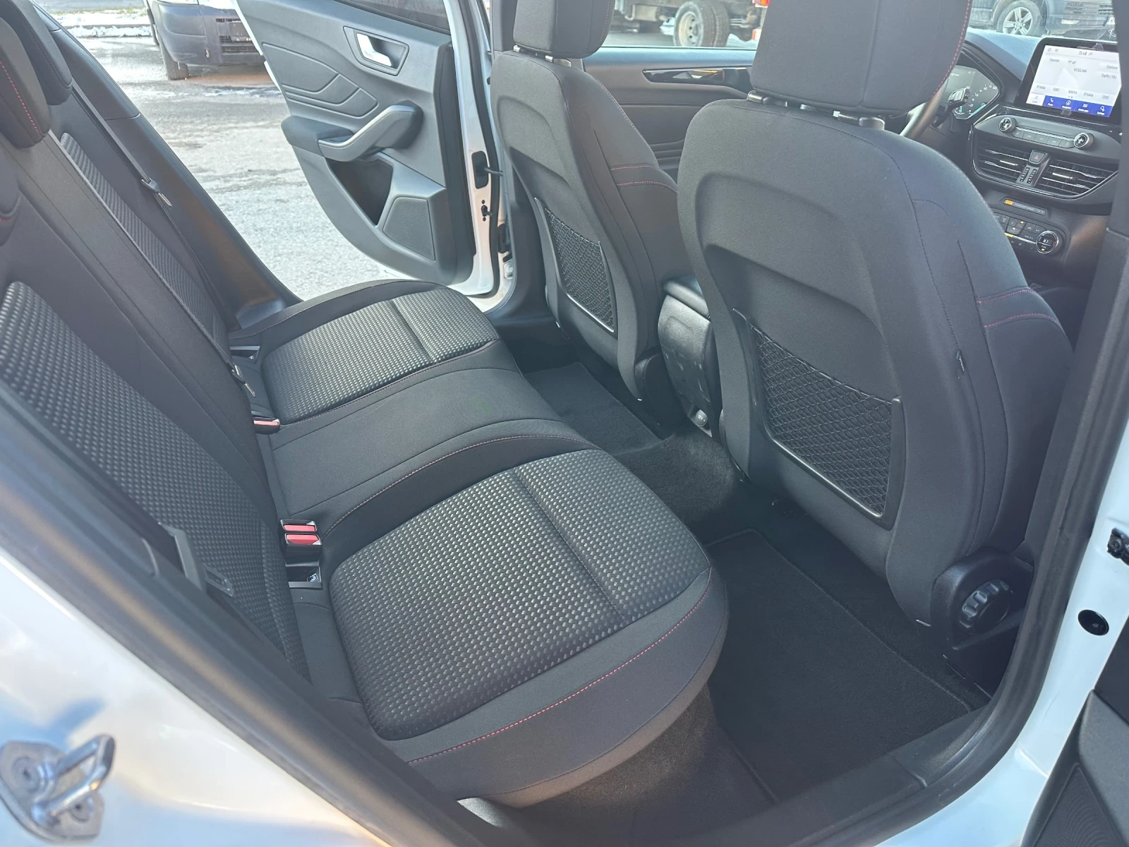 Ford Focus 1.0 SCTI ST LINE - изображение 7