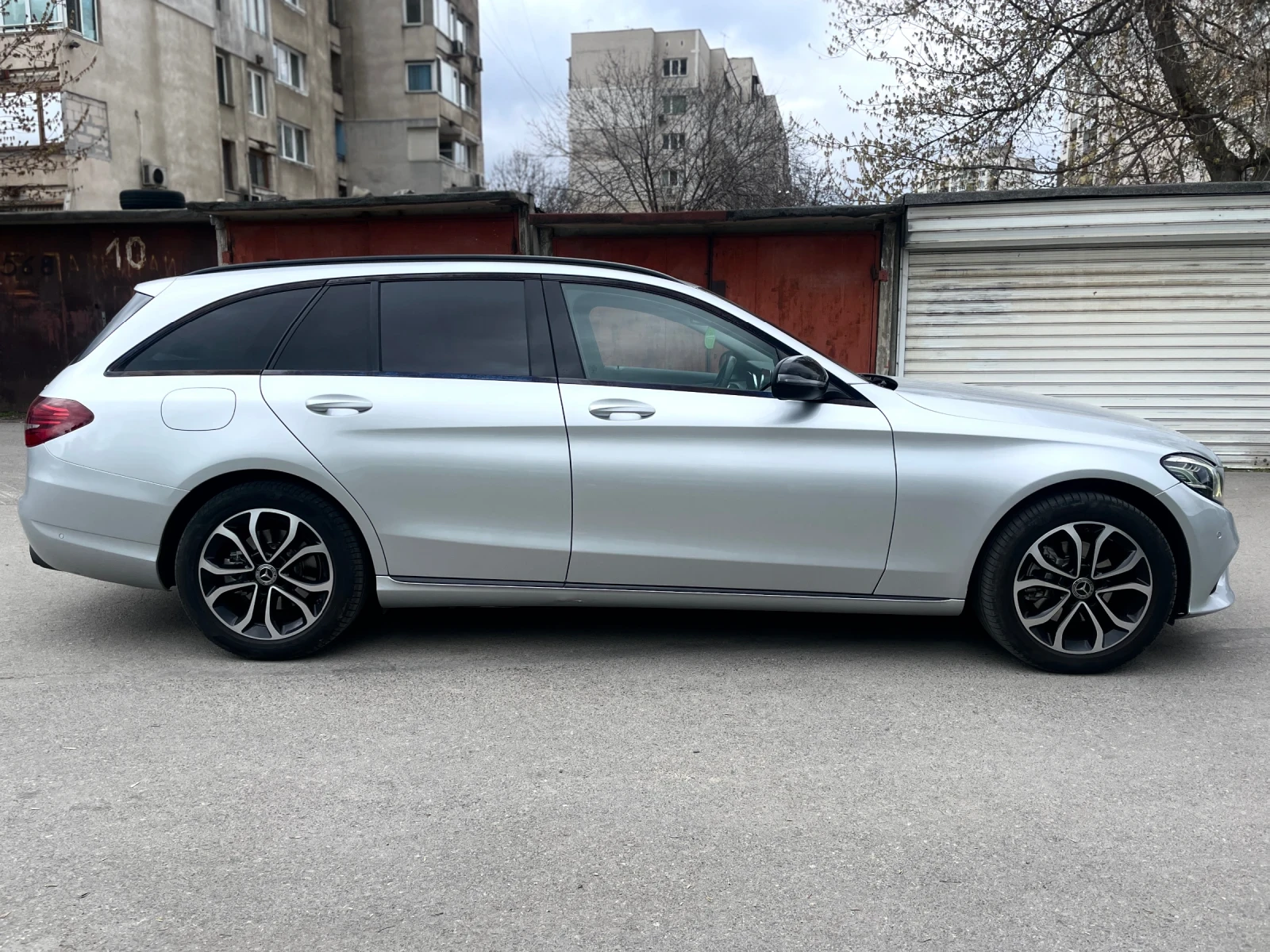 Mercedes-Benz C 220  4 Matic Facelift, снимка 2 - Автомобили и джипове - 53146105