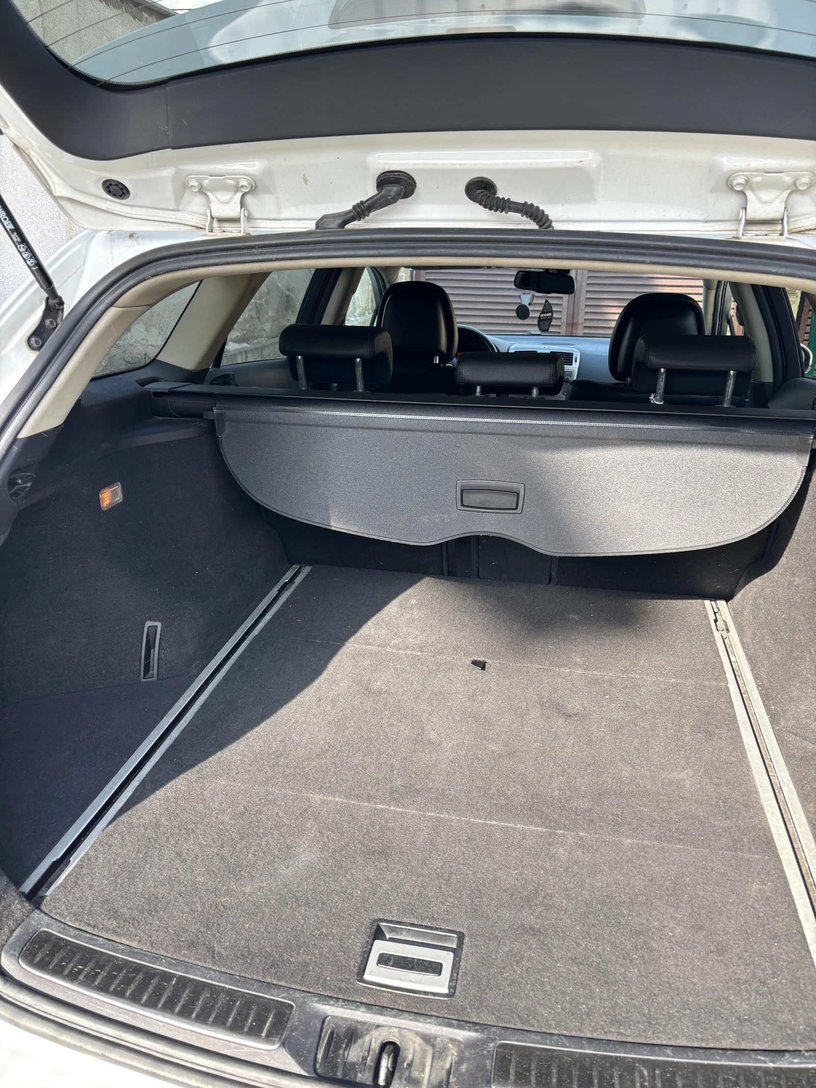 Toyota Avensis 2.0 Valvematic, снимка 13 - Автомобили и джипове - 53778180