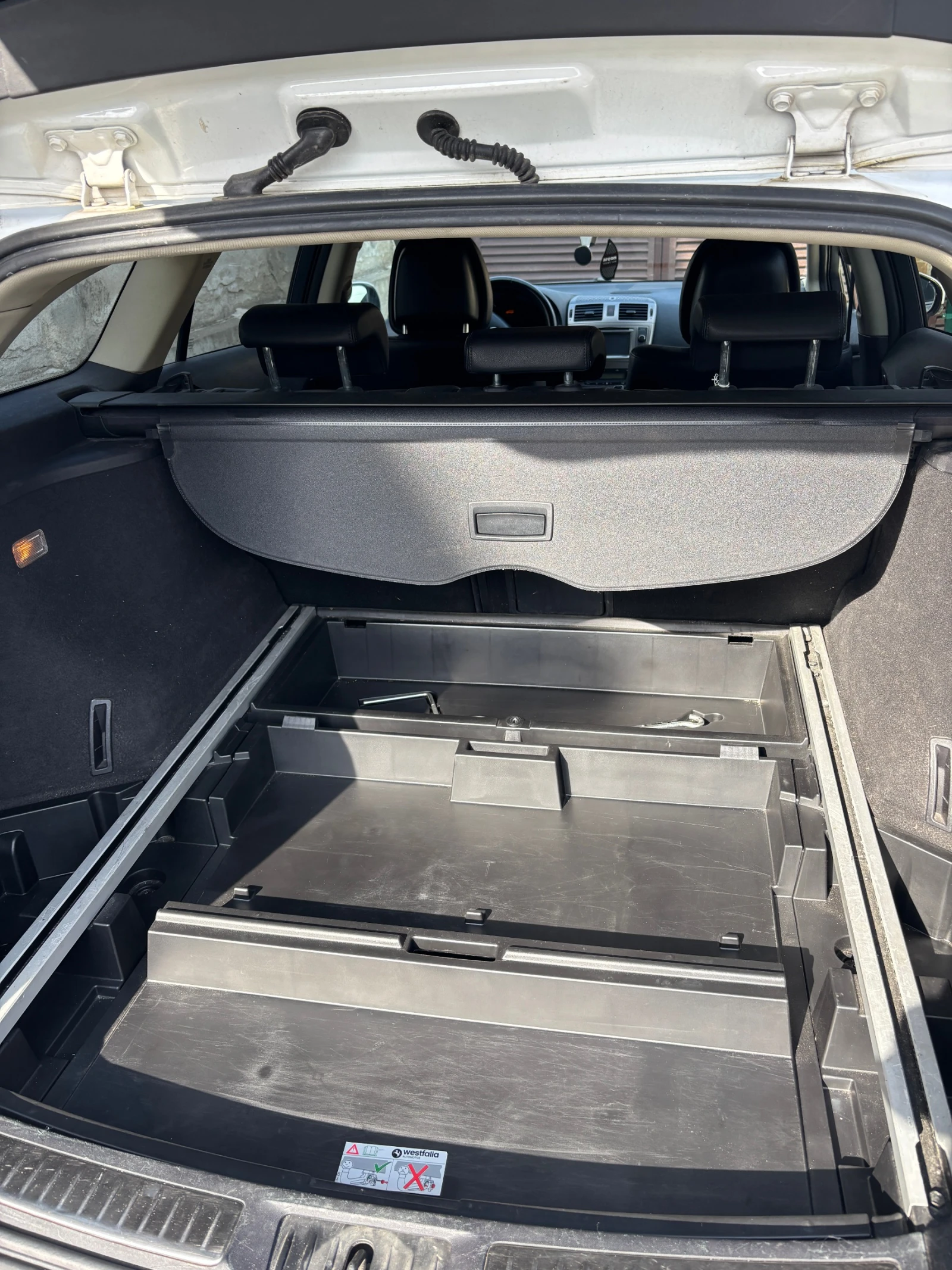 Toyota Avensis 2.0 Valvematic, снимка 12 - Автомобили и джипове - 53778180