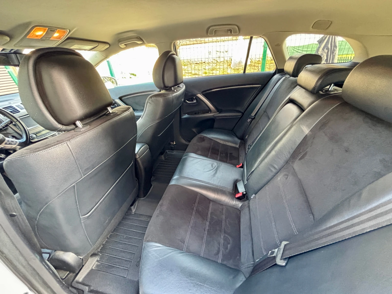 Toyota Avensis 2.0 Valvematic, снимка 9 - Автомобили и джипове - 53778180