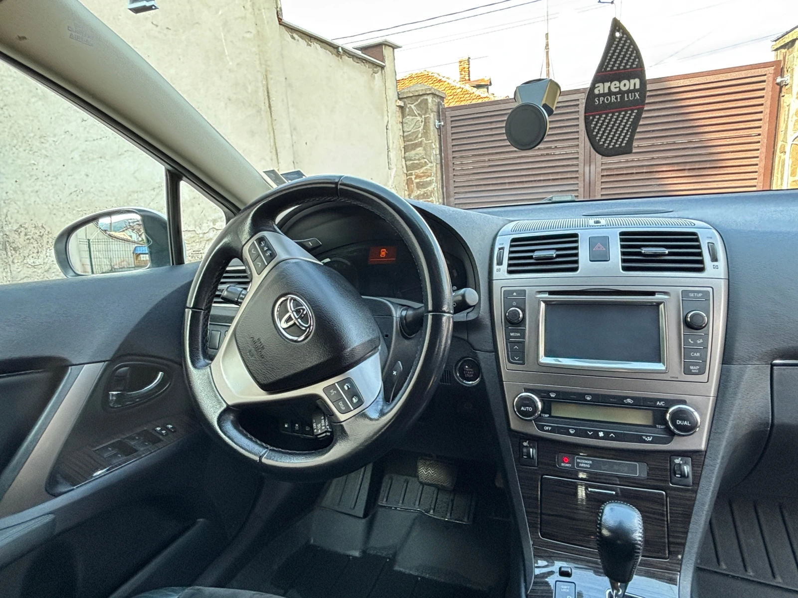 Toyota Avensis 2.0 Valvematic, снимка 7 - Автомобили и джипове - 53778180