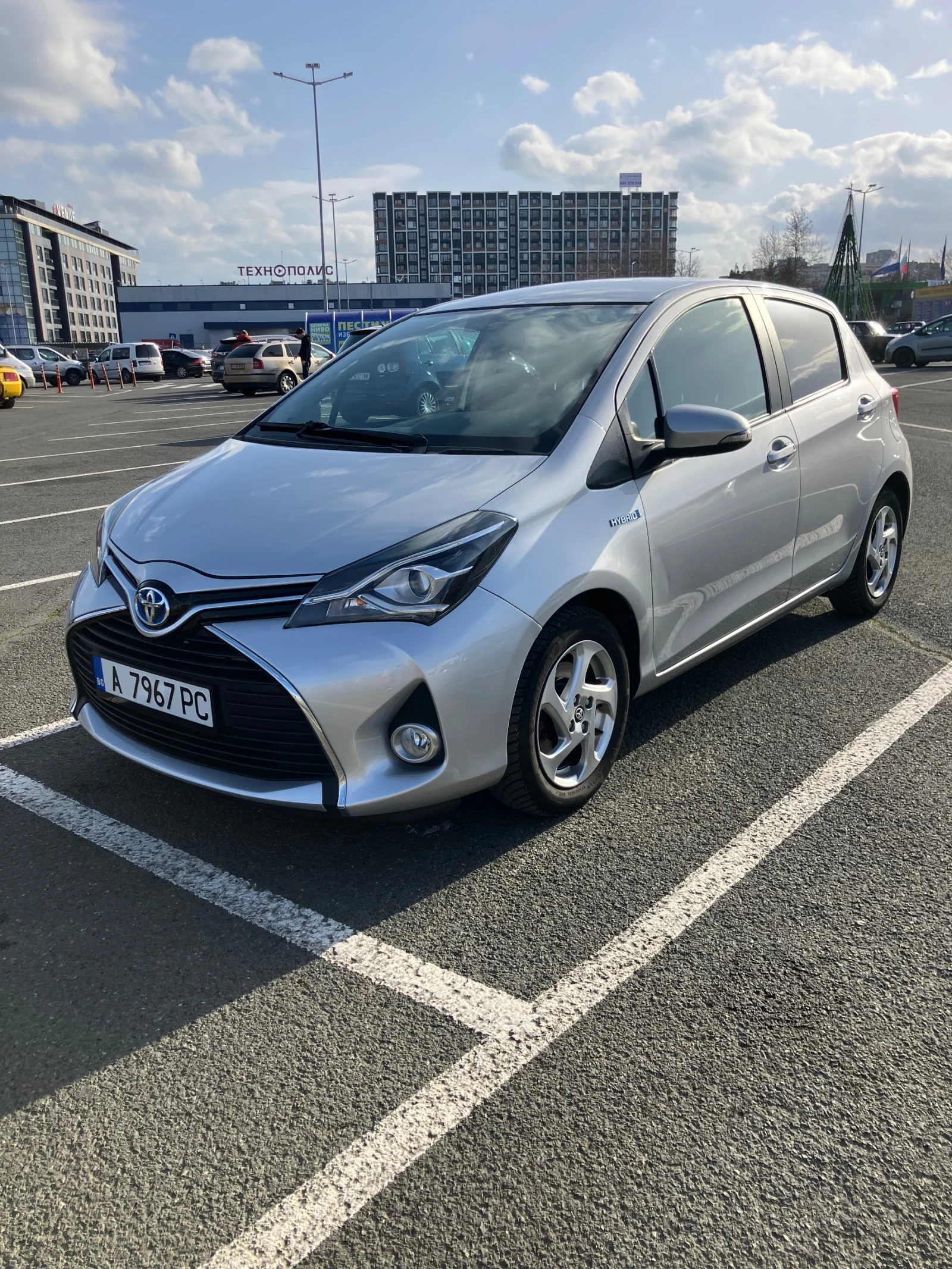 Toyota Yaris Hybrid, снимка 2 - Автомобили и джипове - 53935115