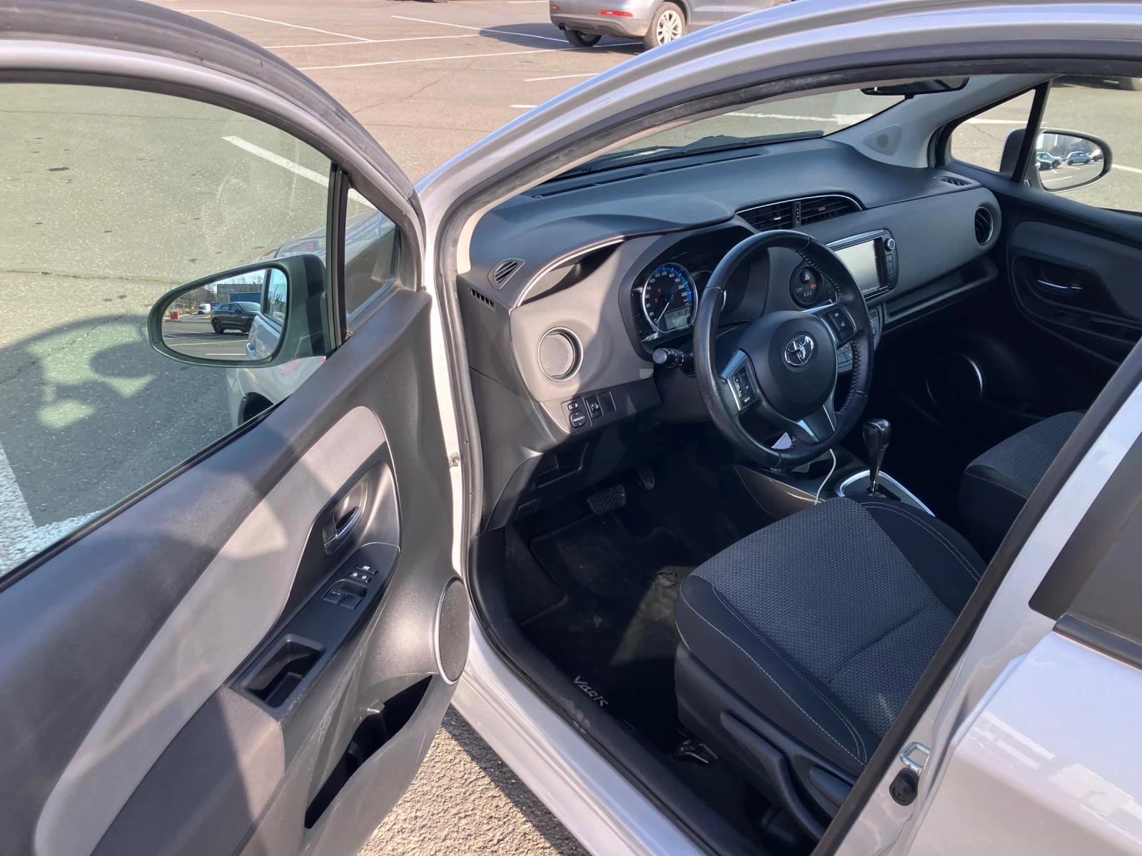 Toyota Yaris Hybrid, снимка 5 - Автомобили и джипове - 53935115