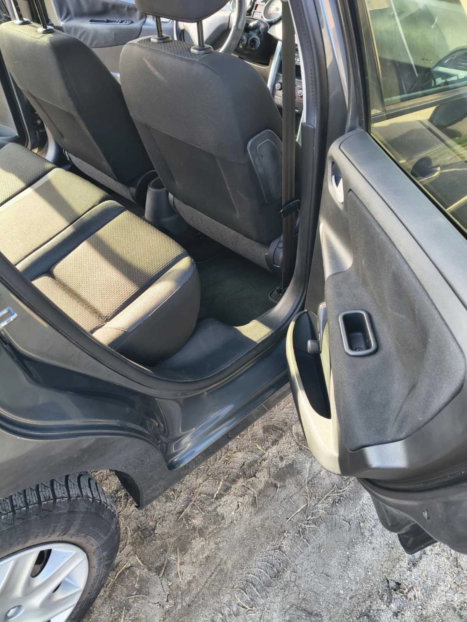 Peugeot 207 1.4 i Напълно обслужен, снимка 9 - Автомобили и джипове - 54101707