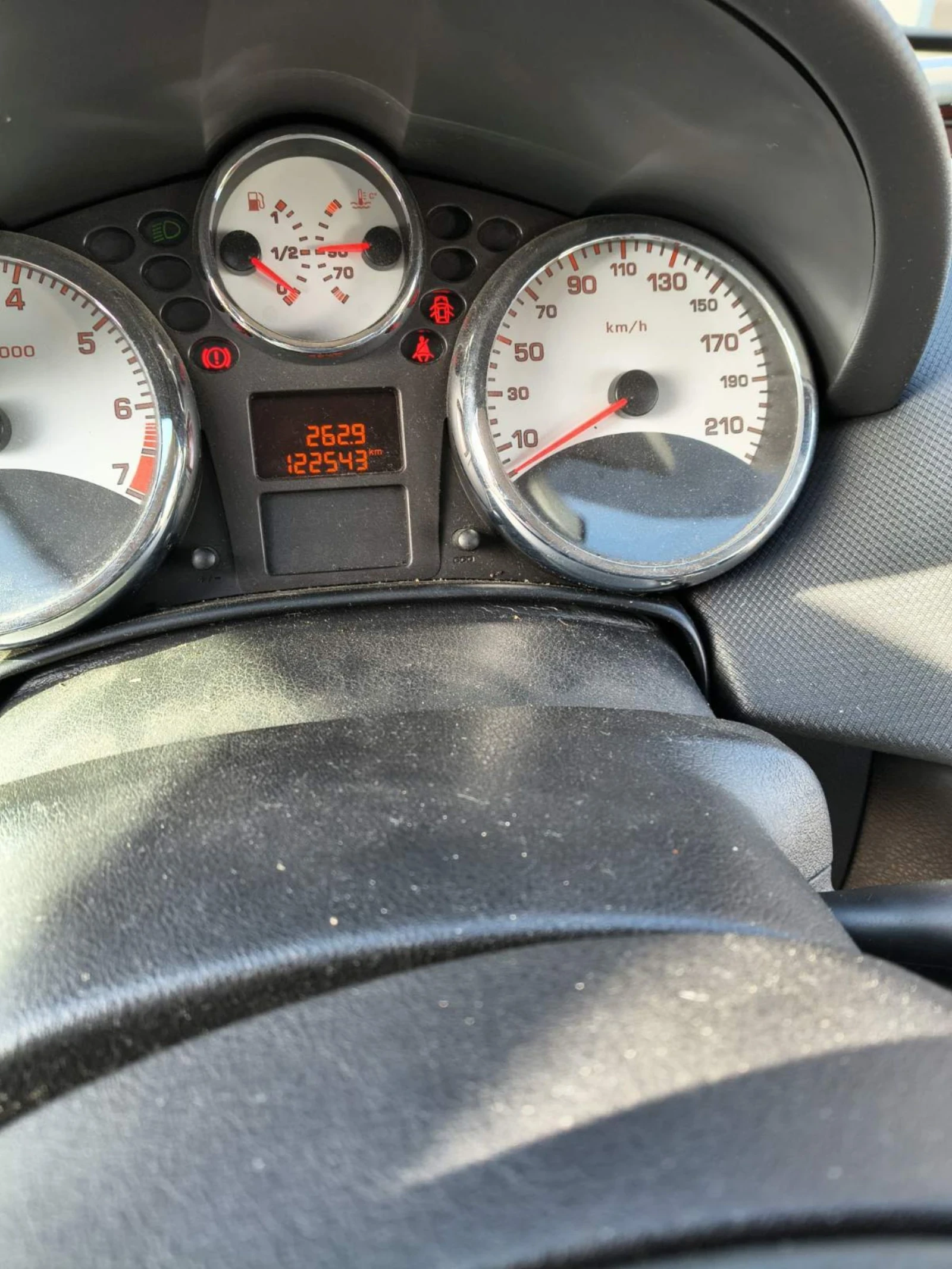 Peugeot 207 1.4 i Напълно обслужен, снимка 8 - Автомобили и джипове - 54101707