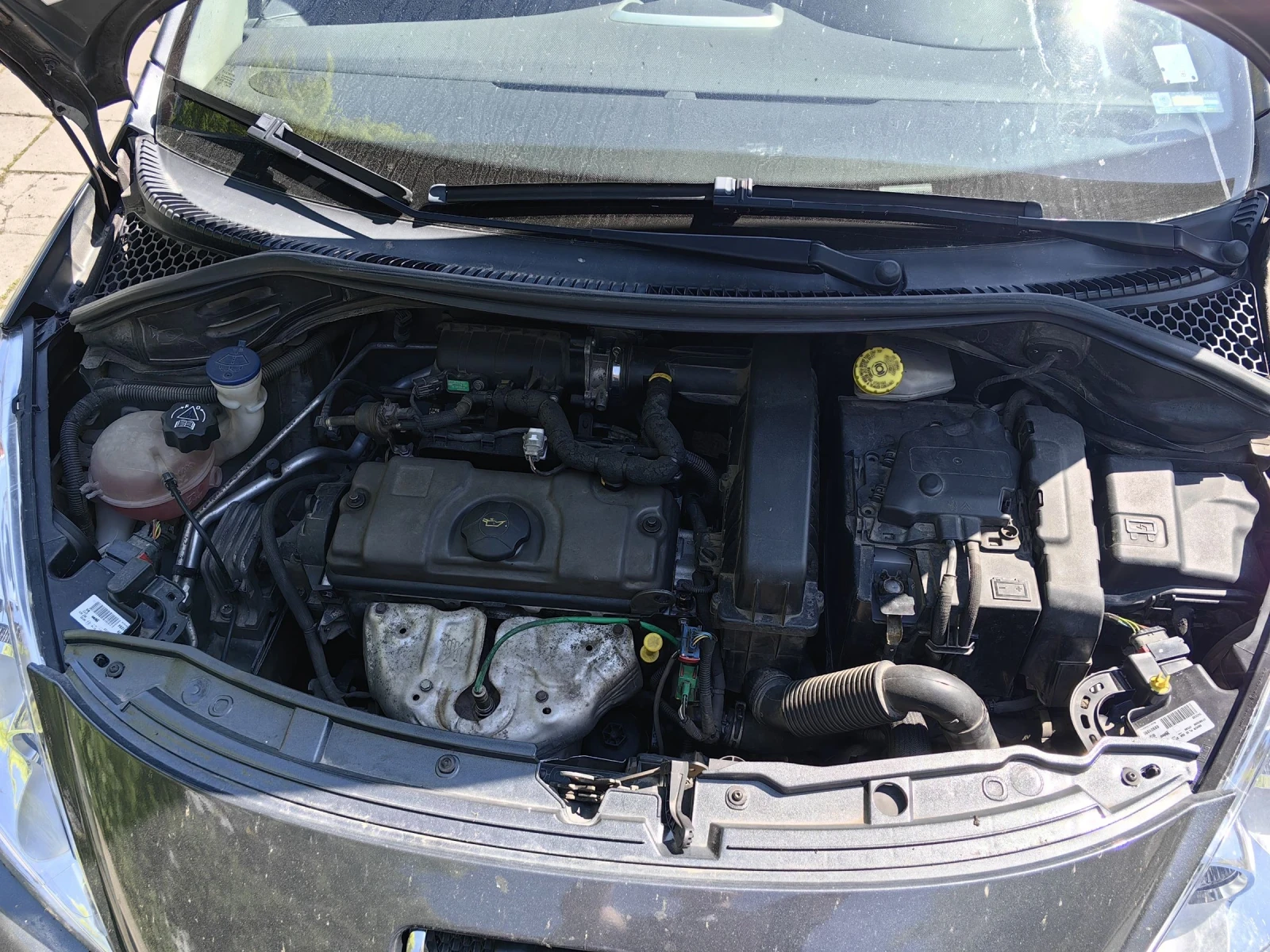 Peugeot 207 1.4 i Напълно обслужен, снимка 10 - Автомобили и джипове - 54458159