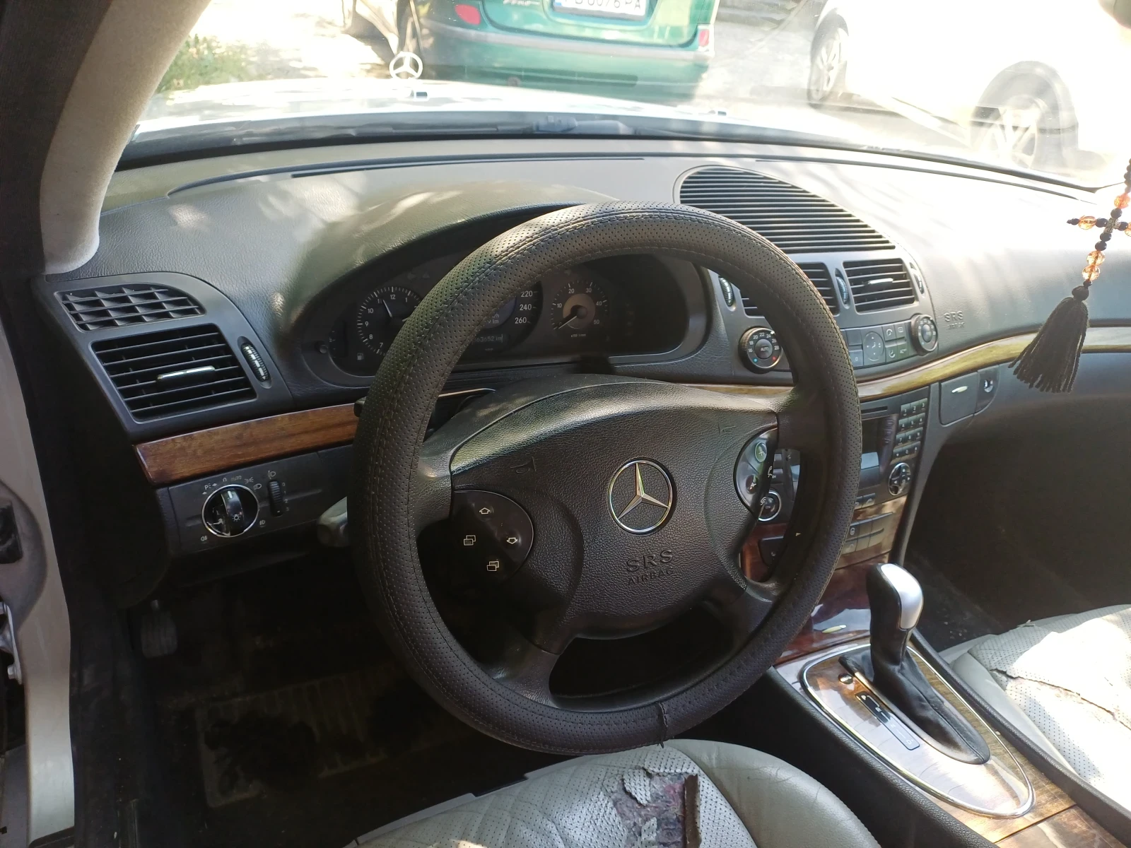 Mercedes-Benz E 270, снимка 12 - Автомобили и джипове - 54736509