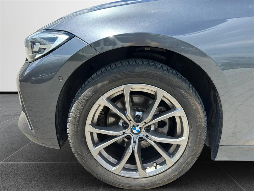 BMW 320 xDrive, снимка 5 - Автомобили и джипове - 54892107