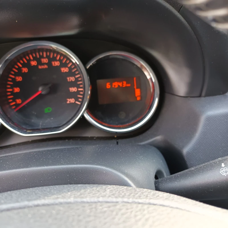 Dacia Duster 1.6i GAZ, снимка 11 - Автомобили и джипове - 52320704