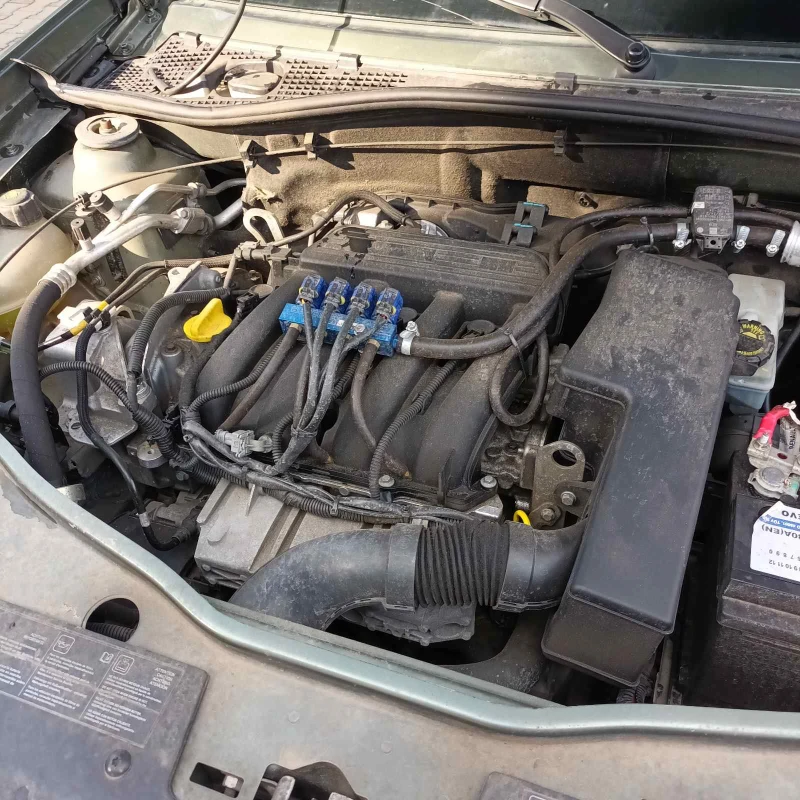 Dacia Duster 1.6i GAZ, снимка 14 - Автомобили и джипове - 52320704