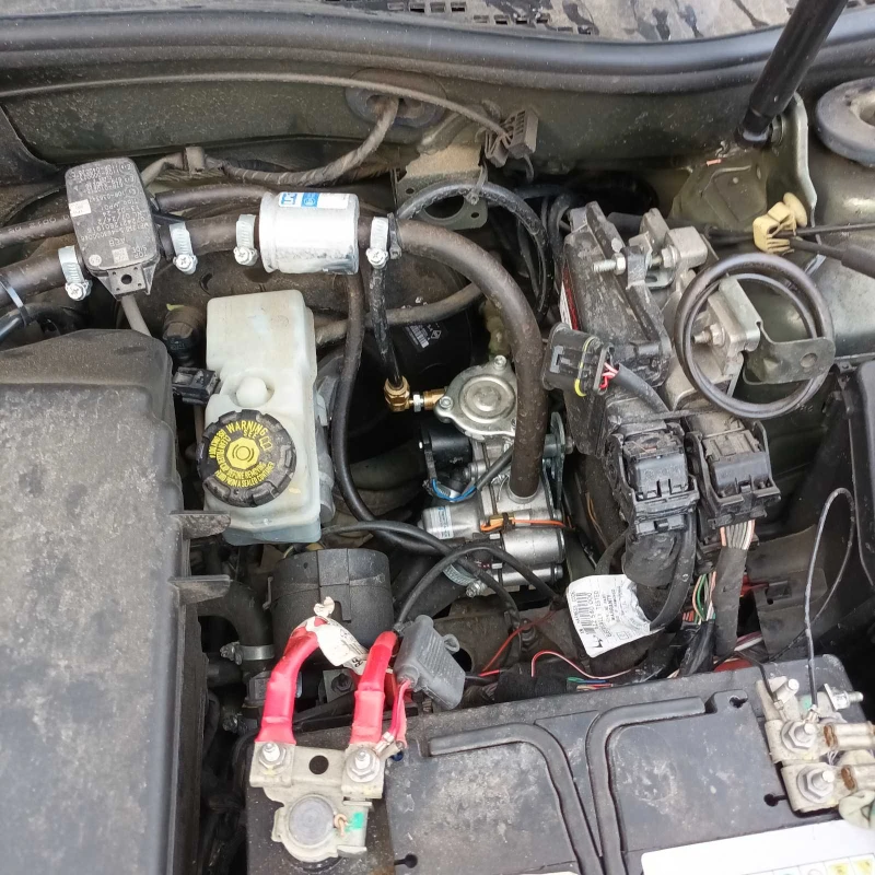 Dacia Duster 1.6i GAZ, снимка 13 - Автомобили и джипове - 52320704