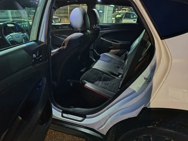 Hyundai Tucson, снимка 6 - Автомобили и джипове - 52831414