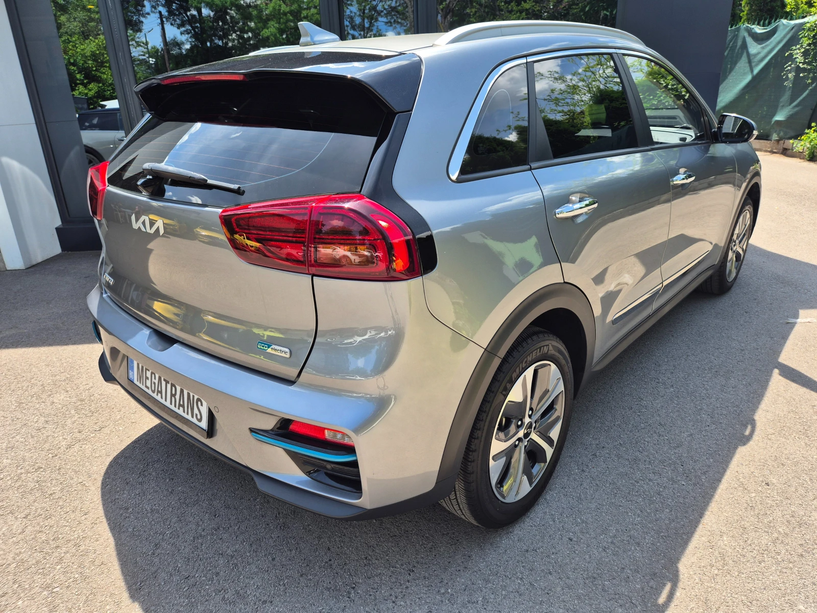 Kia Niro EV 64 kWh Noblesse ГАРАНЦИЯ - Налични 6 бр. в БГ, снимка 3 - Автомобили и джипове - 54668830
